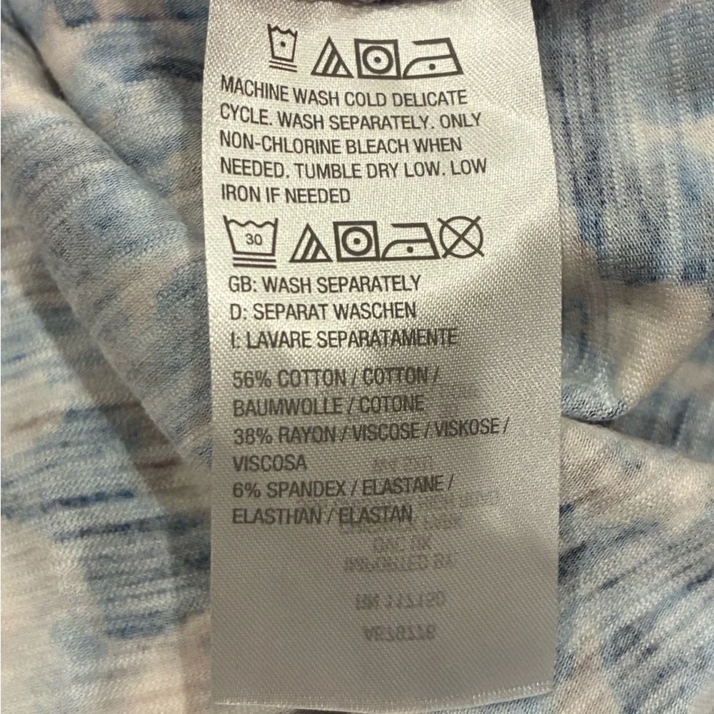 Elegant Floral Women's Blouse in Blue and Pink - Picture 6 of 8